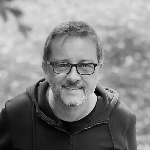 Portrait de Jean Deppierraz, praticien en constellations familiales et harmonisation des lieux de vie.